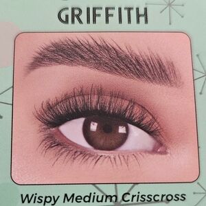 Boxes IONI "Griffith" Wispy Medium Crisscross Reusable Eyelashes